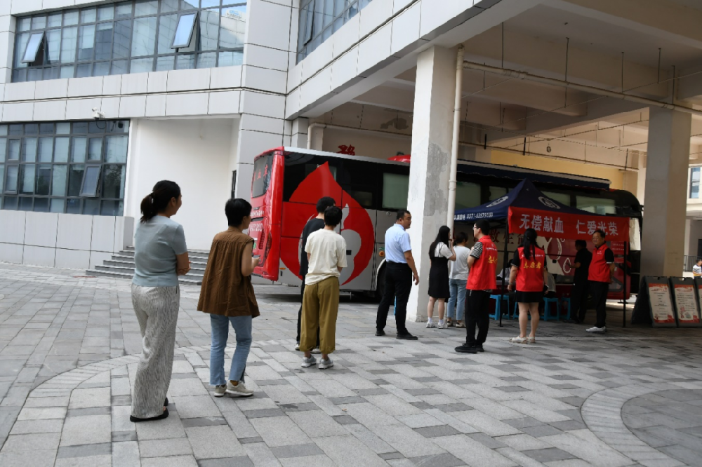 【党建园地】无偿献血 仁爱光荣丨郑投产业园党支部组织开展无偿献血活动