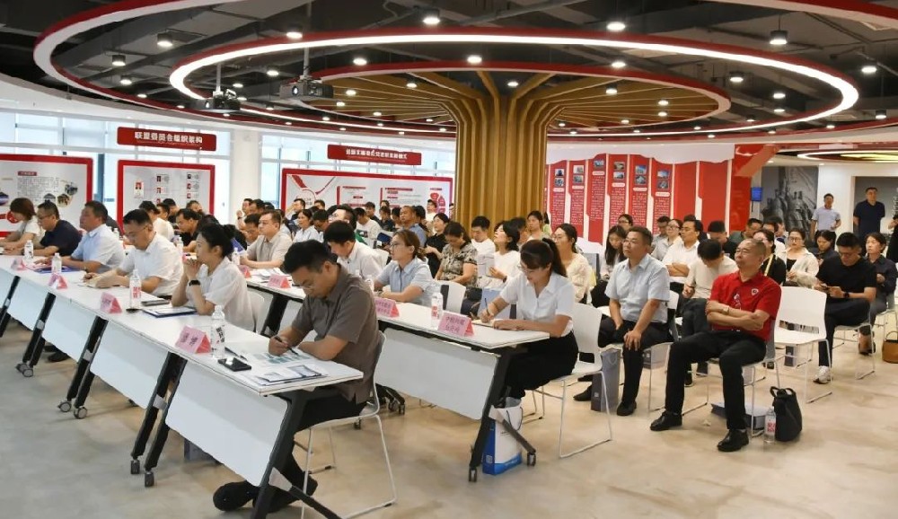 出海新机遇 二七新动能丨政策护航，金融赋能，认证筑基，企业出海，共绘二七区企业新蓝图主题宣讲会在郑投科技创新园成功举办